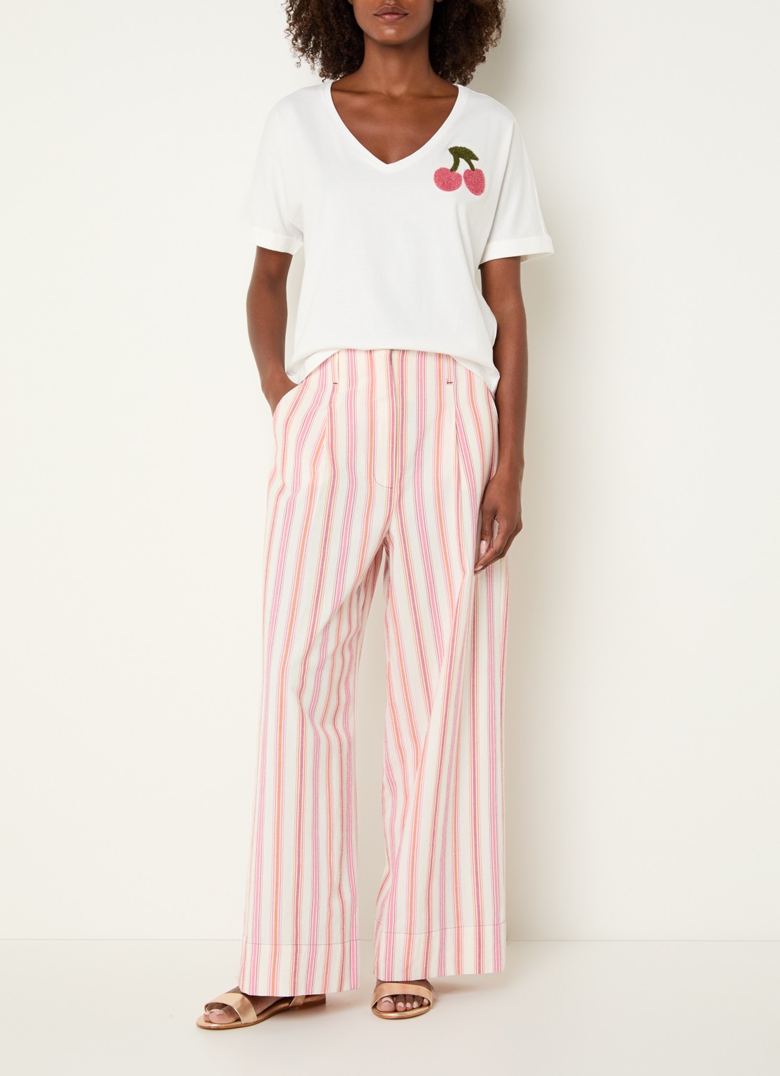 River Woods T-shirt met print en V-hals  - voorkant 2 wit