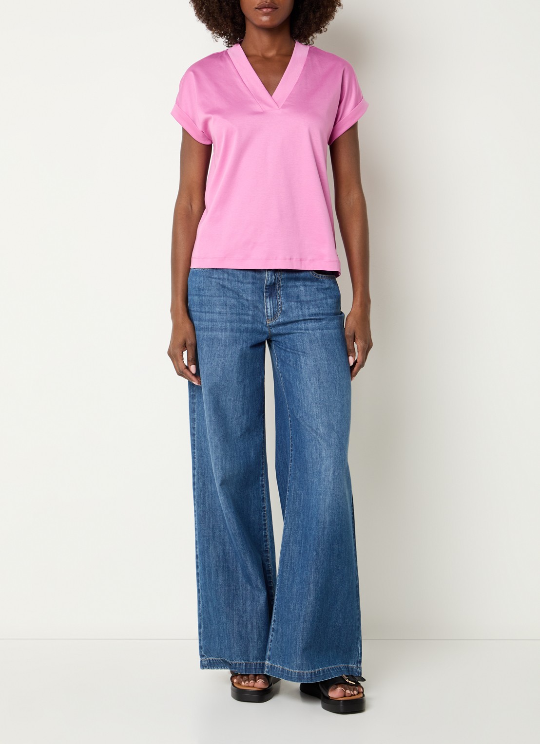 River Woods T-shirt met V-hals - voorkant 3 roze