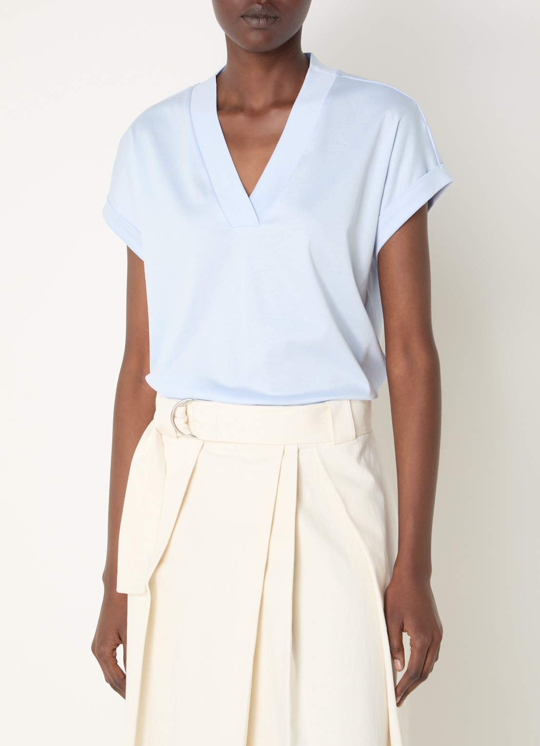 River Woods T-shirt met V-hals - detail 3 lichtblauw