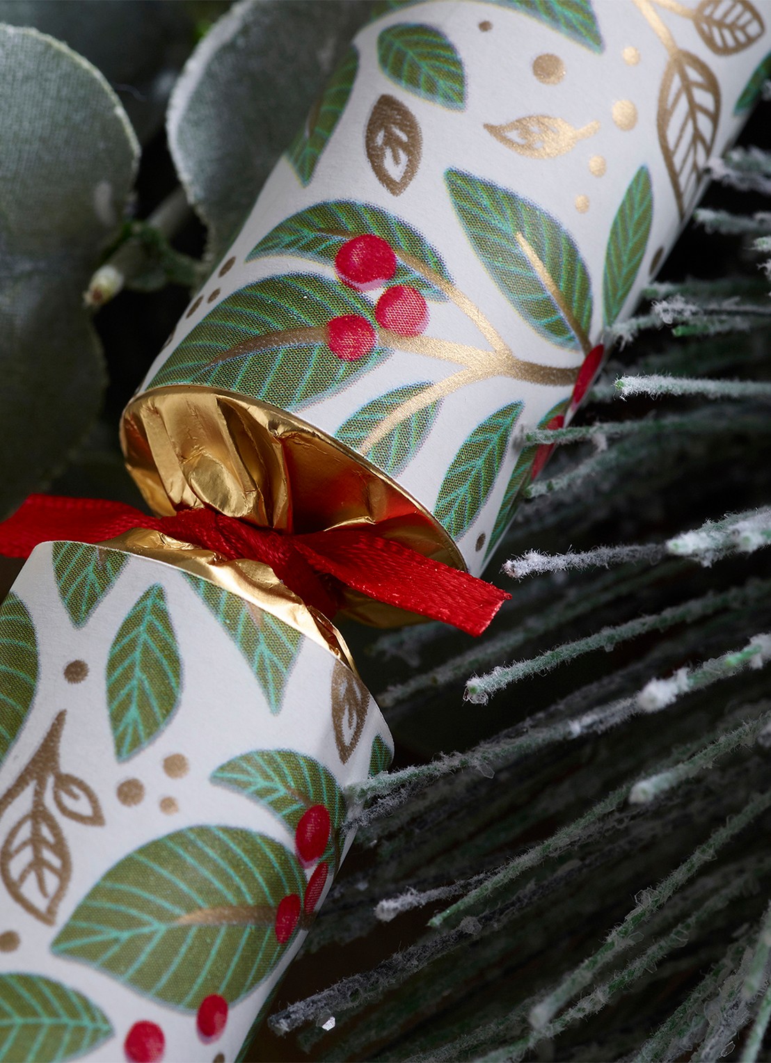 Robin Reed Winterberry kerstcracker set van 8 - detail 2 olijfgroen