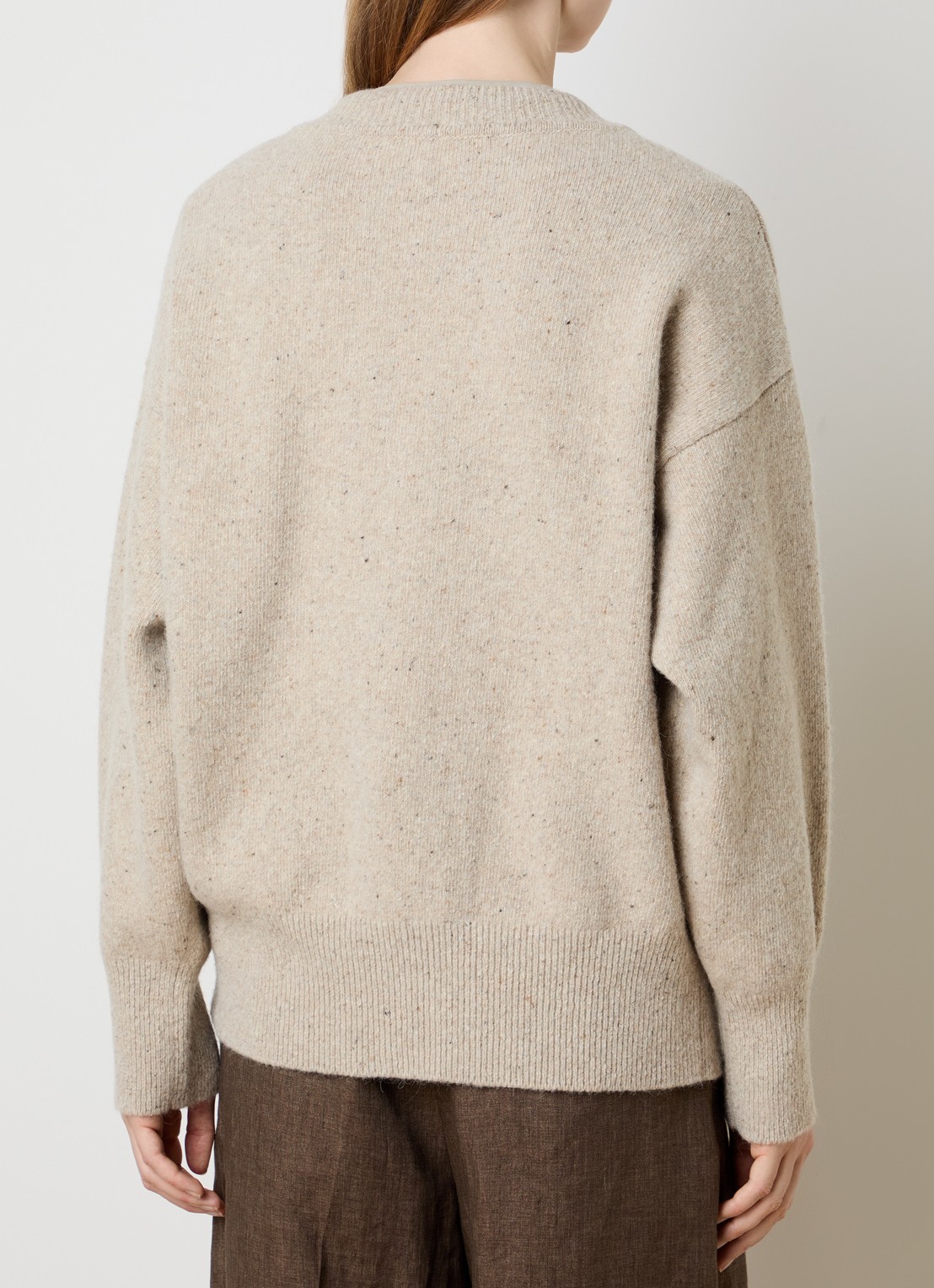 Róhe Classic grofgebreide oversized pullover in kasjmierblend met V-hals - achterkant khaki