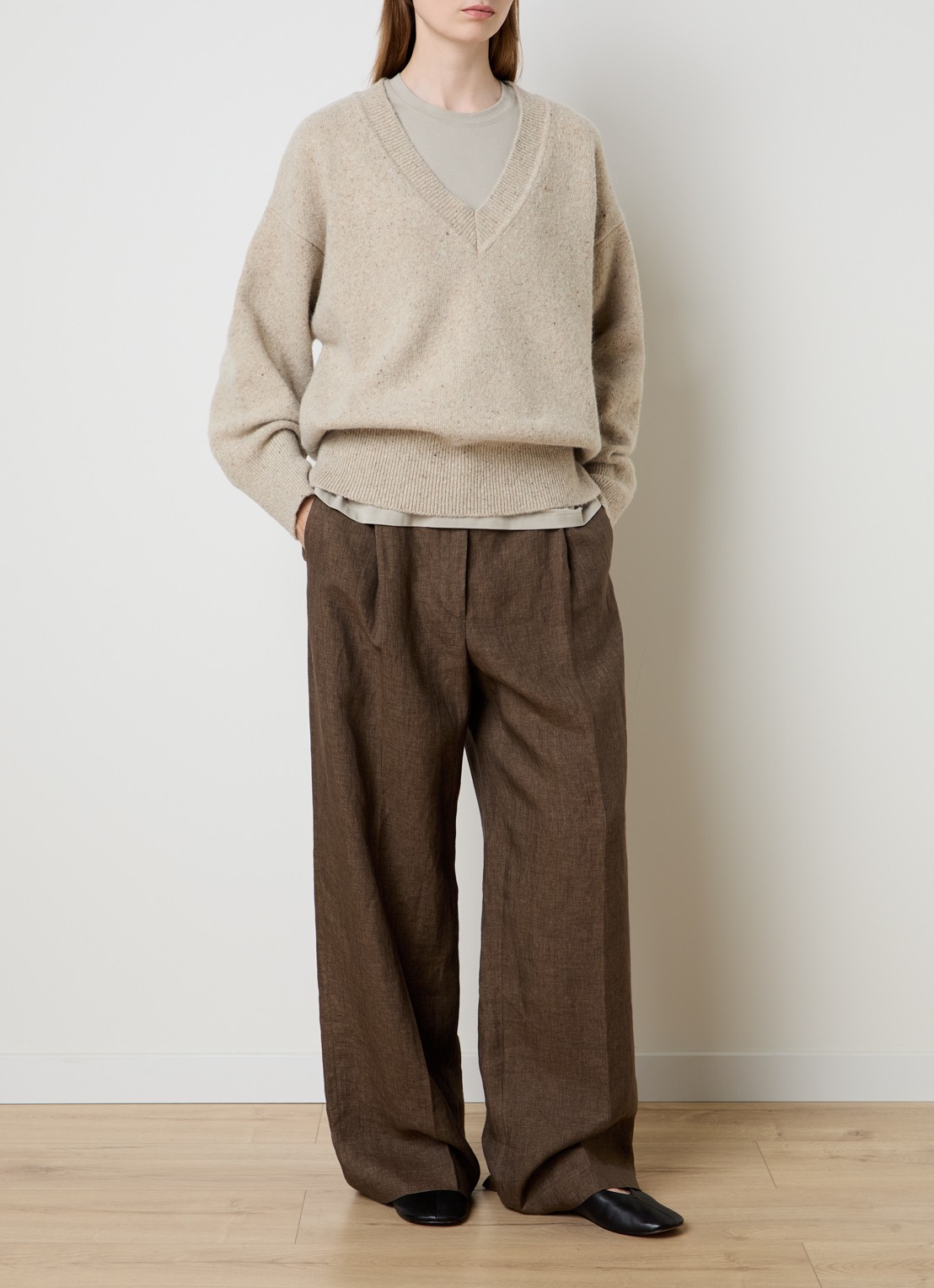 Róhe Classic grofgebreide oversized pullover in kasjmierblend met V-hals - voorkant 5 khaki