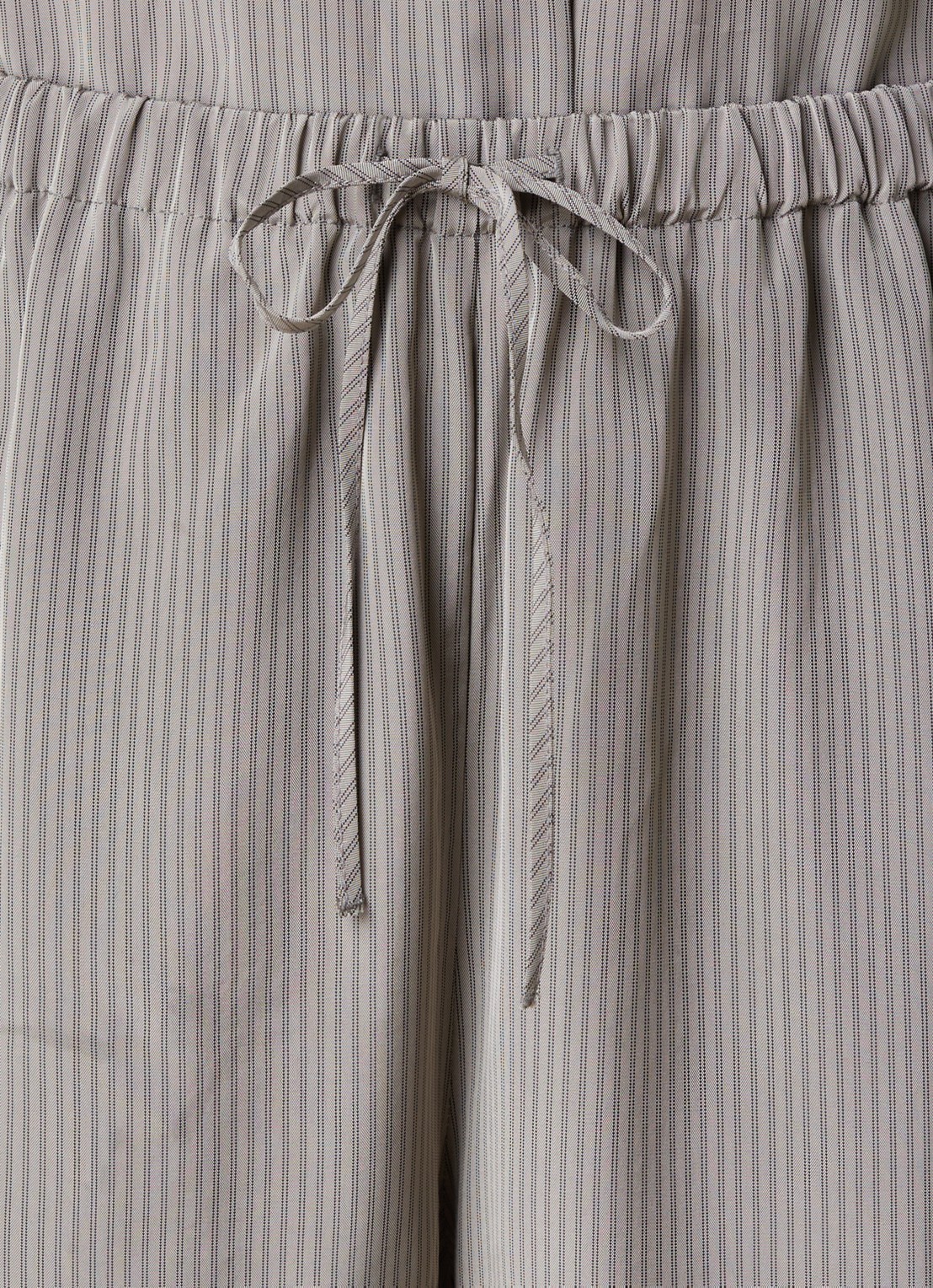 Róhe High waist straight fit pantalon van satijn met streepprint - detail 4 lichtgrijs