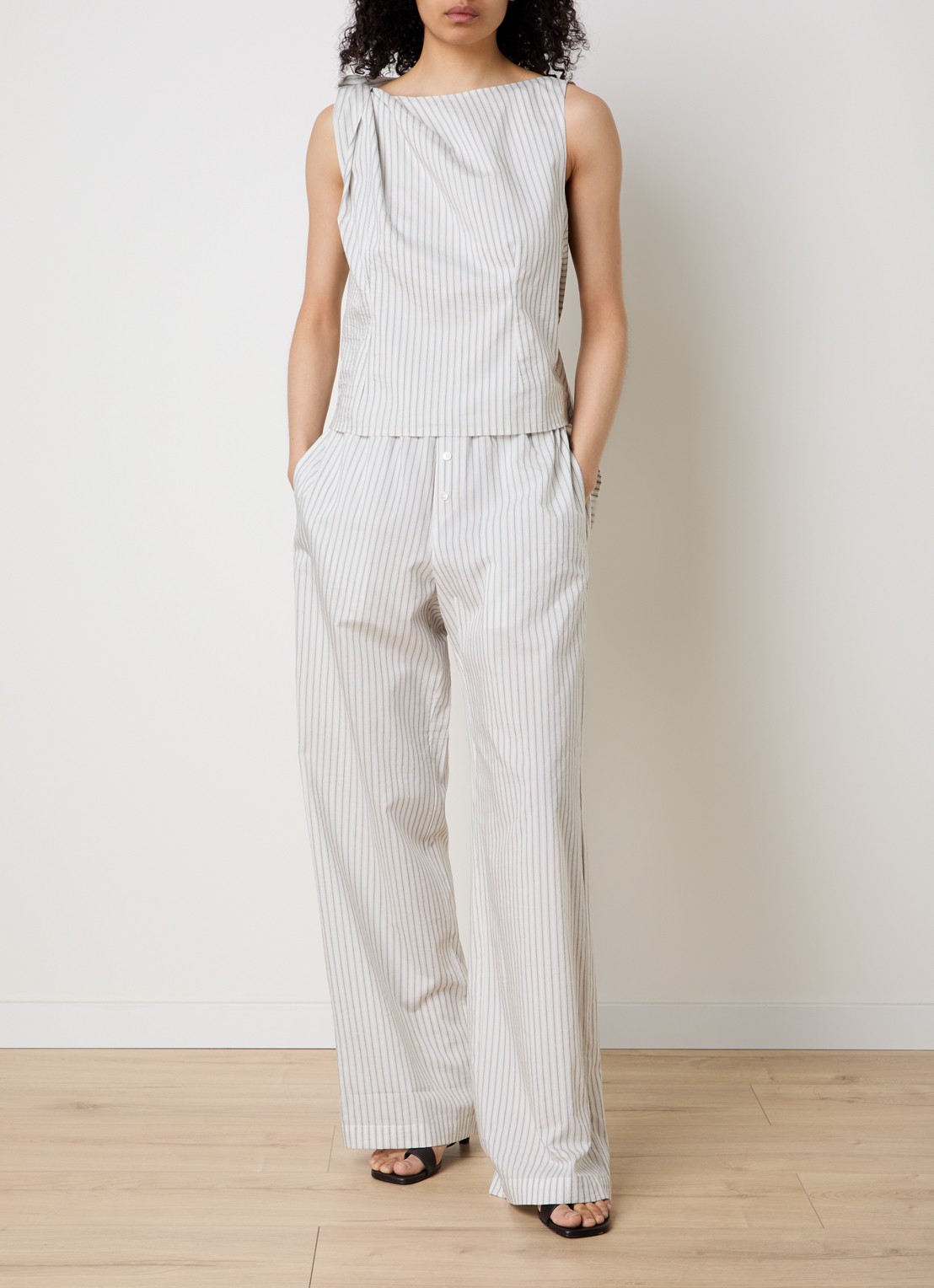 Róhe High waist wide fit broek in zijdeblend met streepprint - voorkant 5 gebroken wit