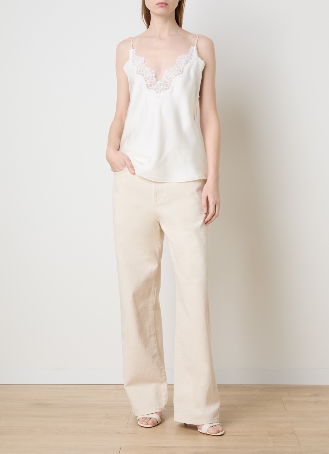Róhe Low waist loose fit jeans met steekzakken - voorkant 3 beige
