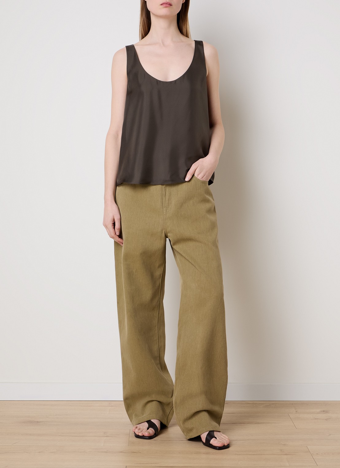Róhe Mid waist wide leg jeans met gekleurde wassing - voorkant 5 mosterd