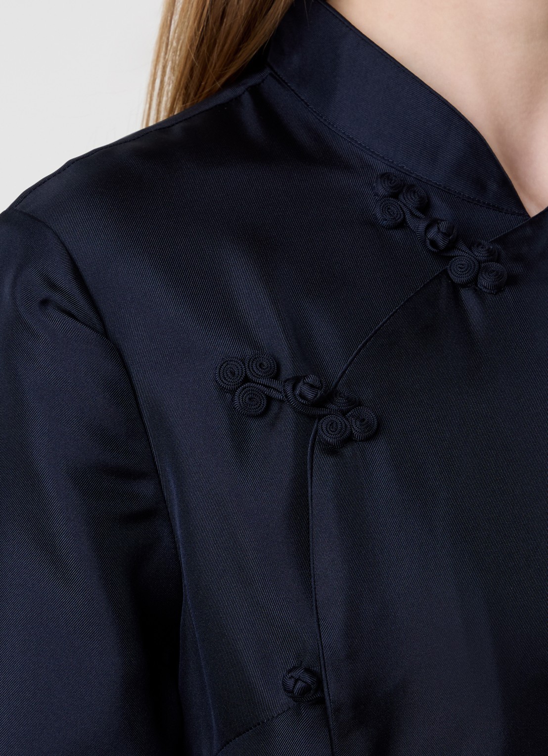 Róhe Midi jurk met overslag - detail 5 donkerblauw