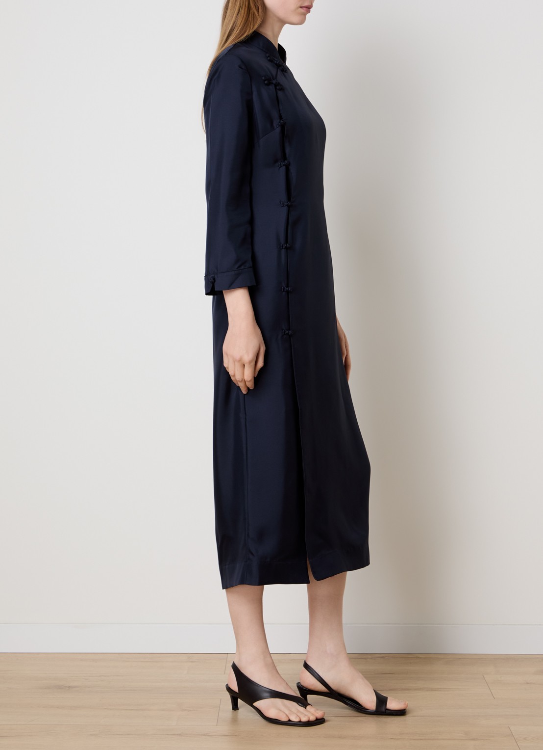 Róhe Midi jurk met overslag - voorkant 3 donkerblauw