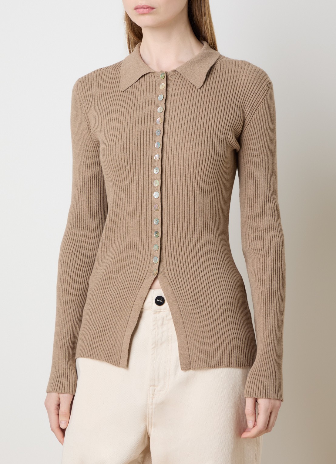 Róhe Ribgebreid vest met kraag - detail beige