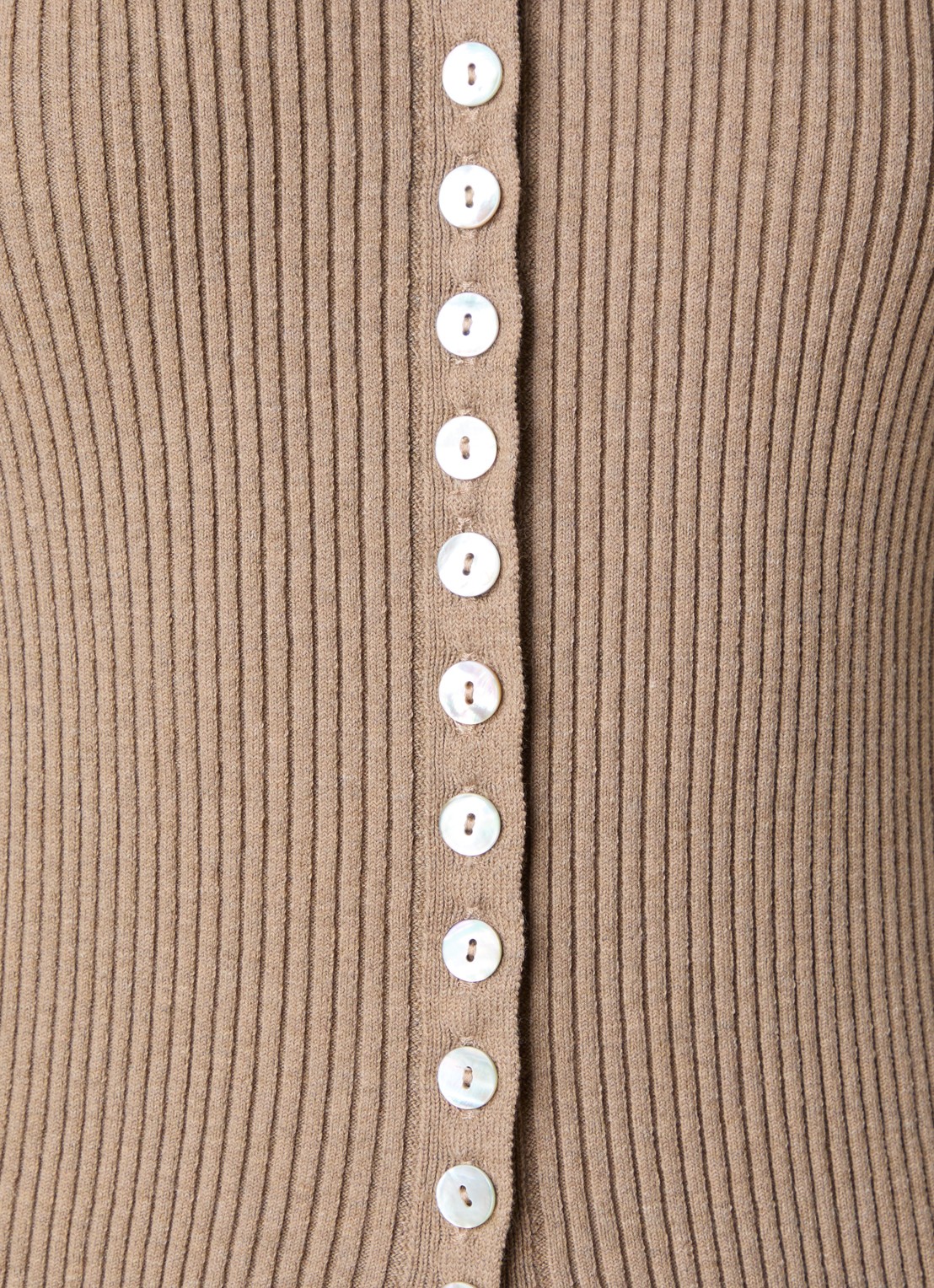 Róhe Ribgebreid vest met kraag - detail 2 beige