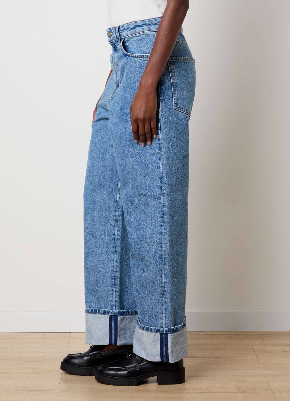 Róhe Rixt low waist loose fit jeans met lichte wassing - detail 4 blauw