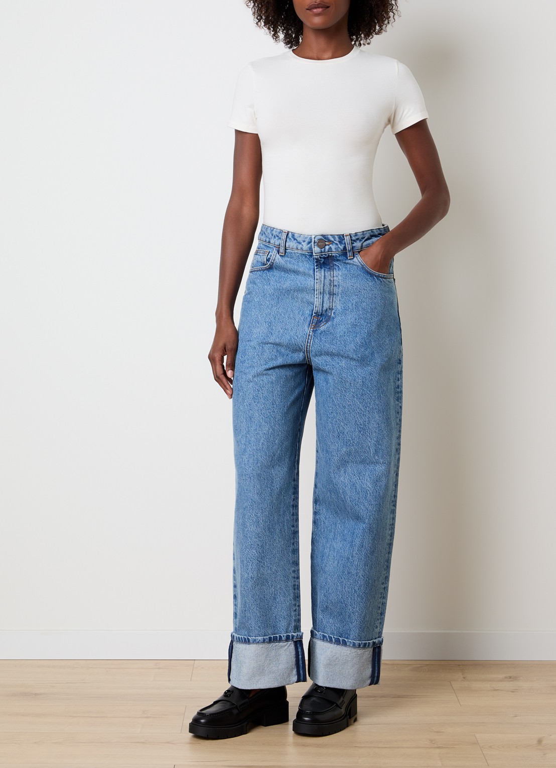 Róhe Rixt low waist loose fit jeans met lichte wassing - voorkant 2 blauw
