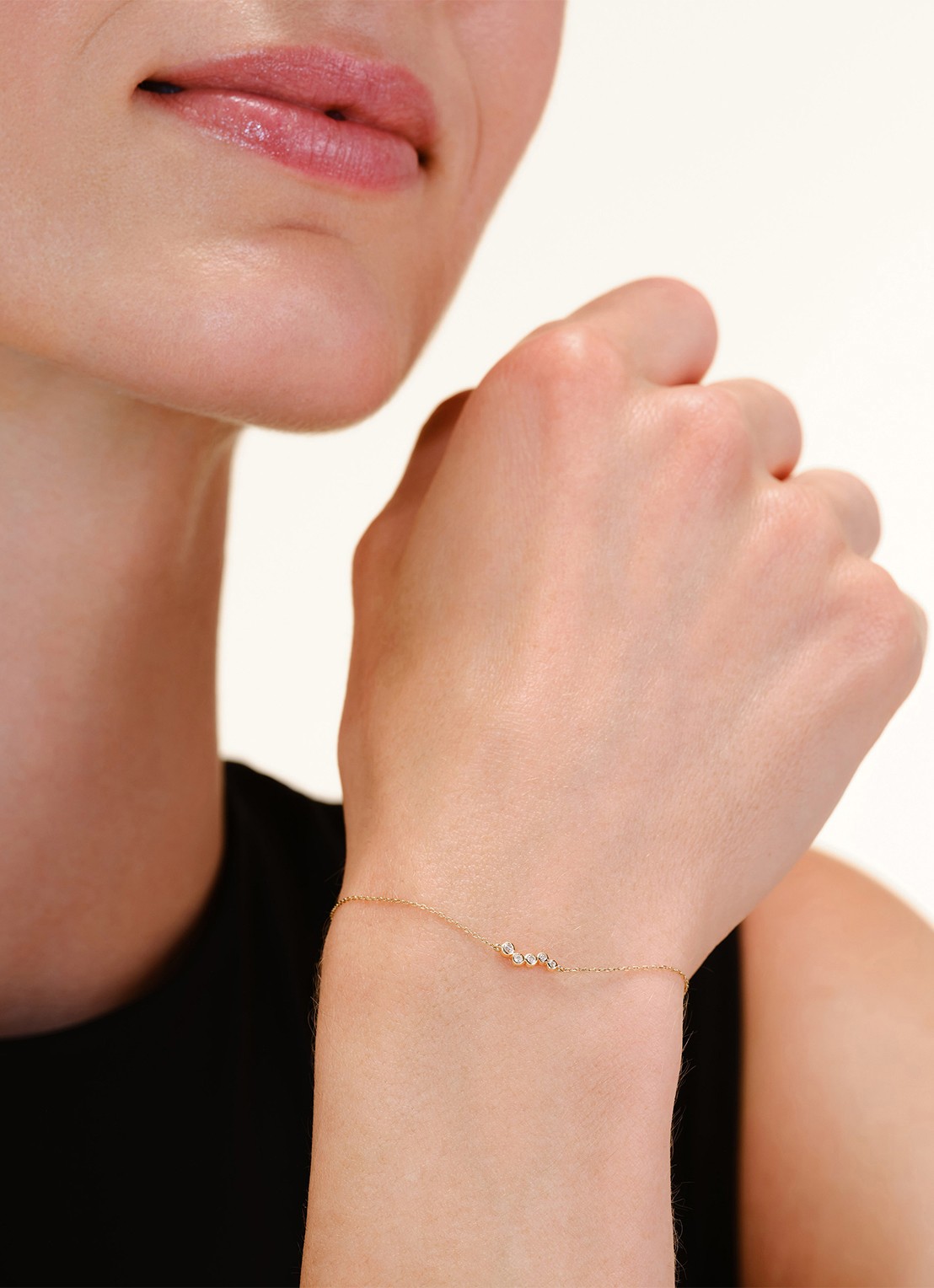 Rosefield Short Wave armband van 14 karaat geelgoud - voorkant 5 goud