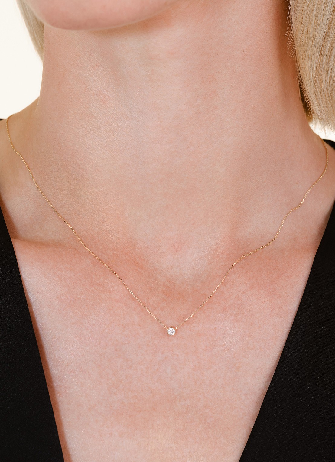 Rosefield Solitaire Prong ketting van 14 karaat geelgoud - voorkant 2 goud