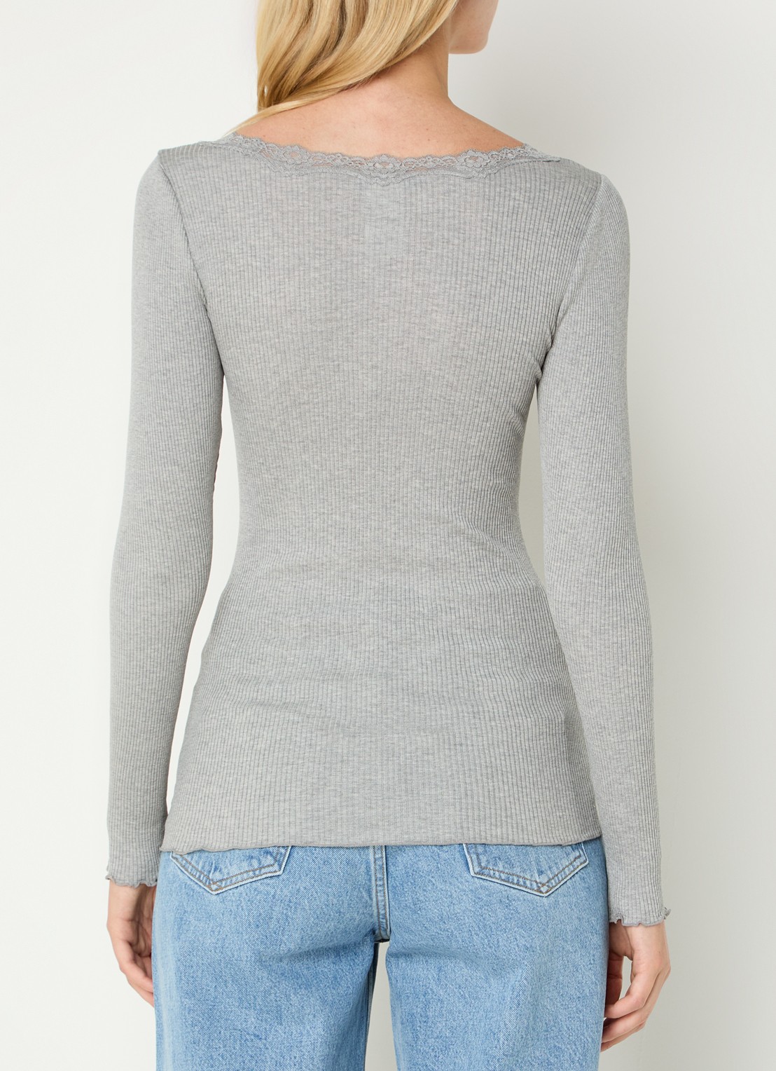 Rosemunde Babette longsleeve in zijdeblend met details van kant - achterkant 4 lichtgrijs