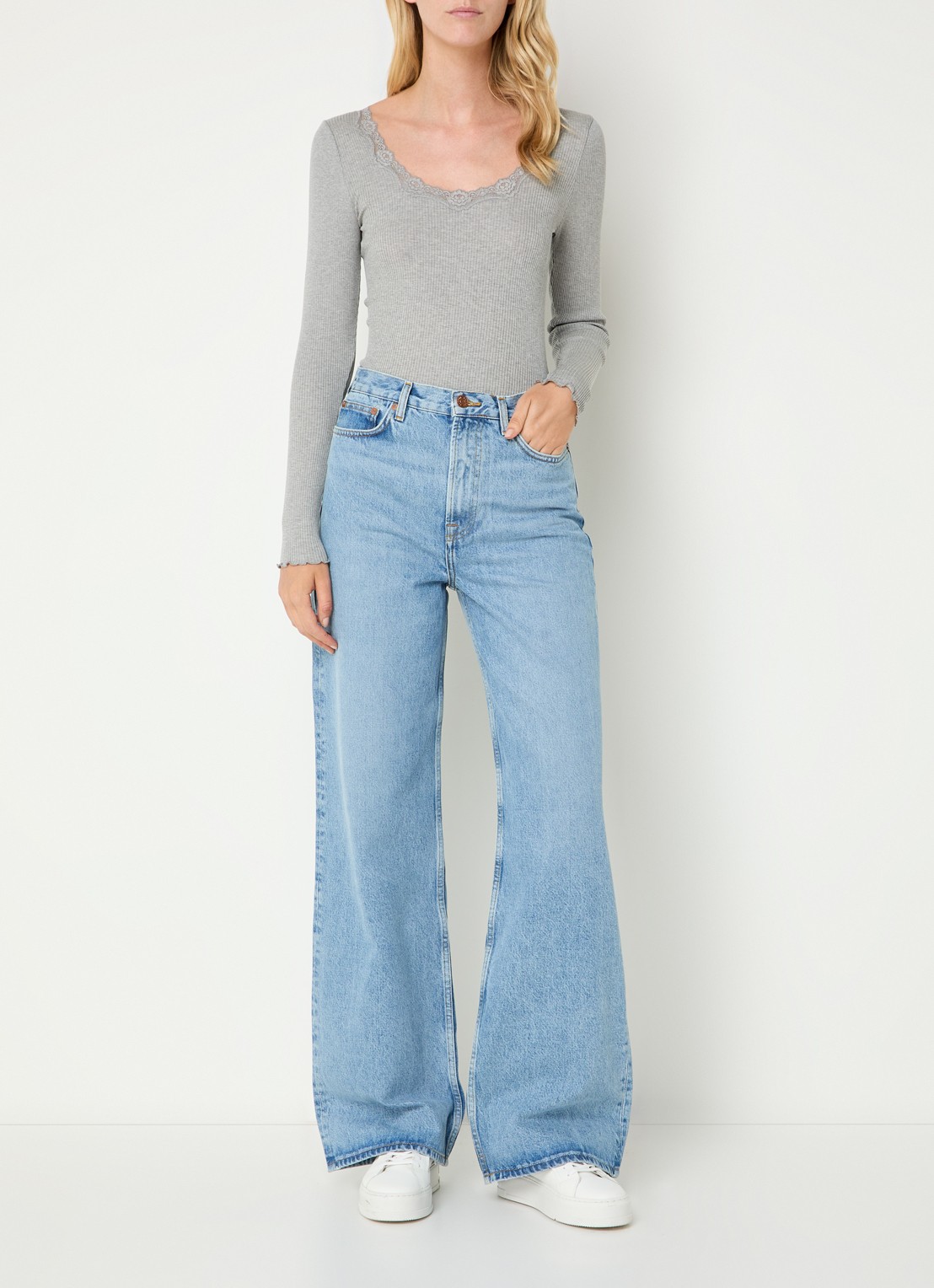Rosemunde Babette longsleeve in zijdeblend met details van kant - voorkant 2 lichtgrijs