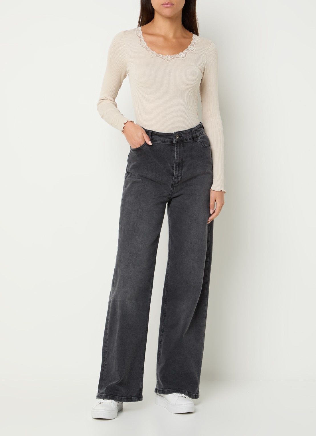 Rosemunde Babette longsleeve in zijdeblend met details van kant - voorkant 2 beige