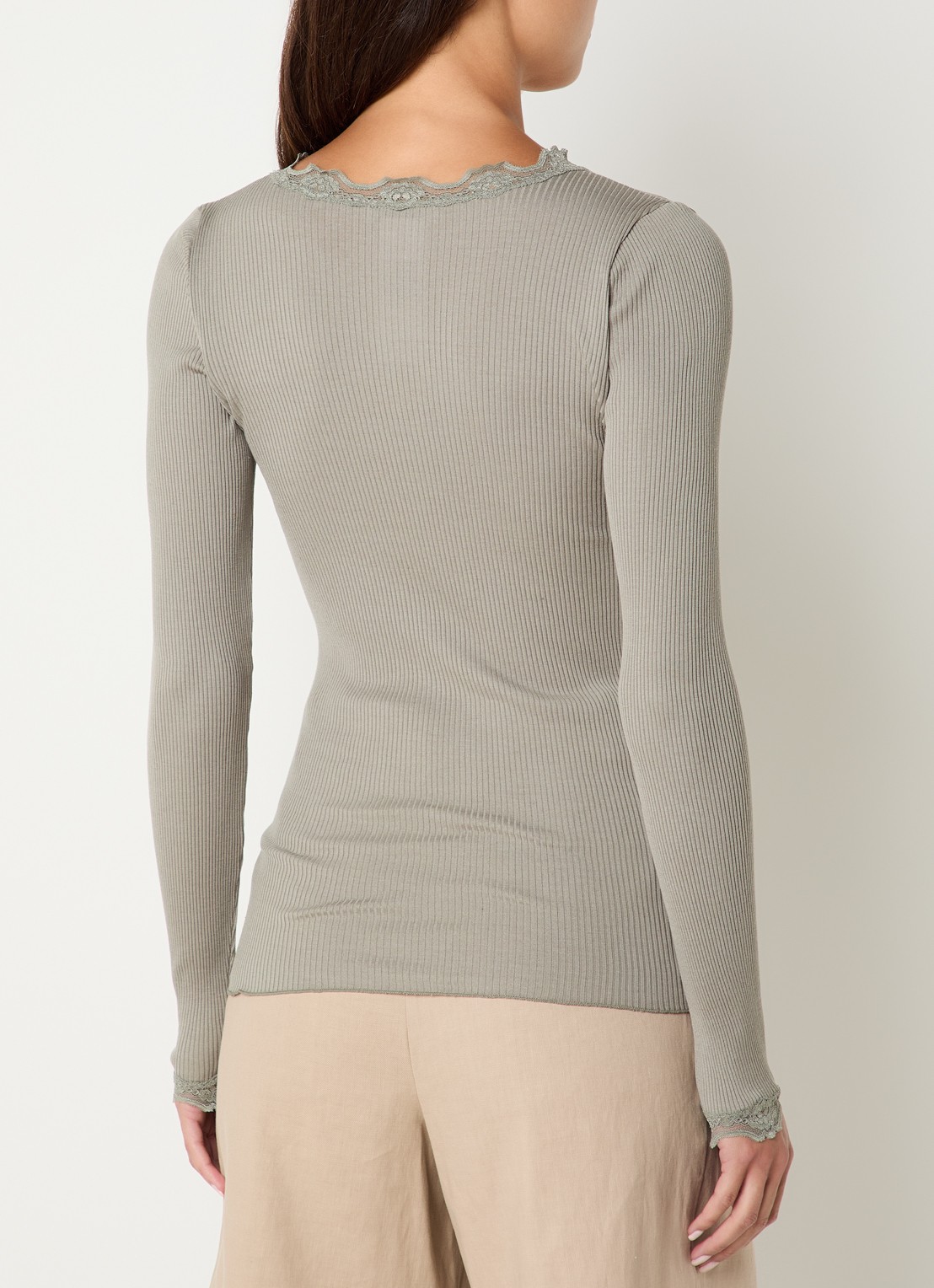 Rosemunde Babette longsleeve in zijdeblend met kant - achterkant 2 lindegroen