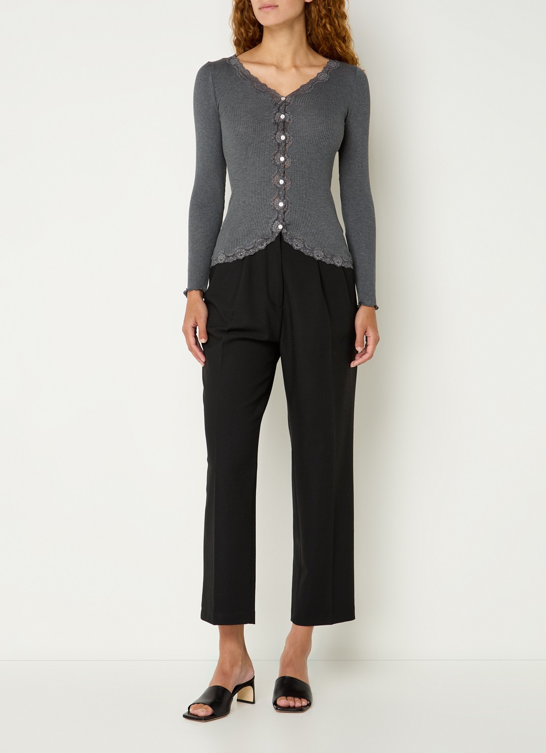 Rosemunde Babette ribgebreid vest in zijdeblend met details van kant - voorkant 4 donkergrijs