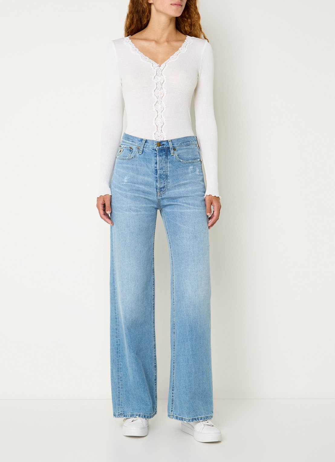 Rosemunde Babette ribgebreid vest in zijdeblend met details van kant - voorkant 4 gebroken wit