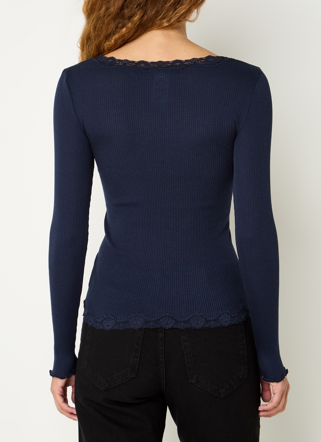 Rosemunde Babette ribgebreid vest in zijdeblend met details van kant - achterkant 2 donkerblauw