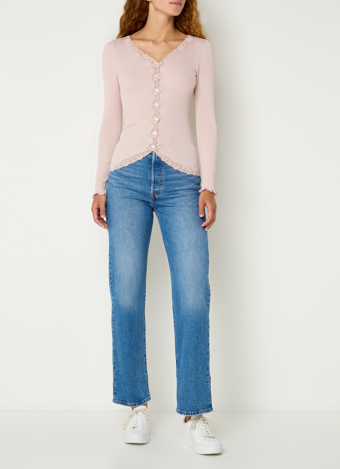 Rosemunde Babette ribgebreid vest in zijdeblend met details van kant - voorkant 3 lichtroze