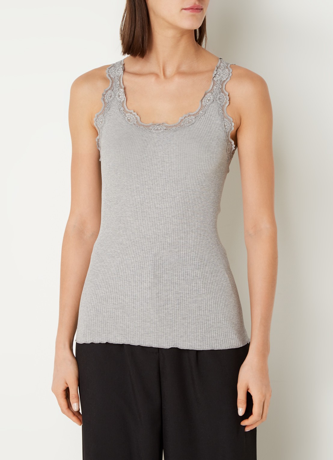 Rosemunde Babette tanktop in zijdeblend met kant - detail 2 grijsmele