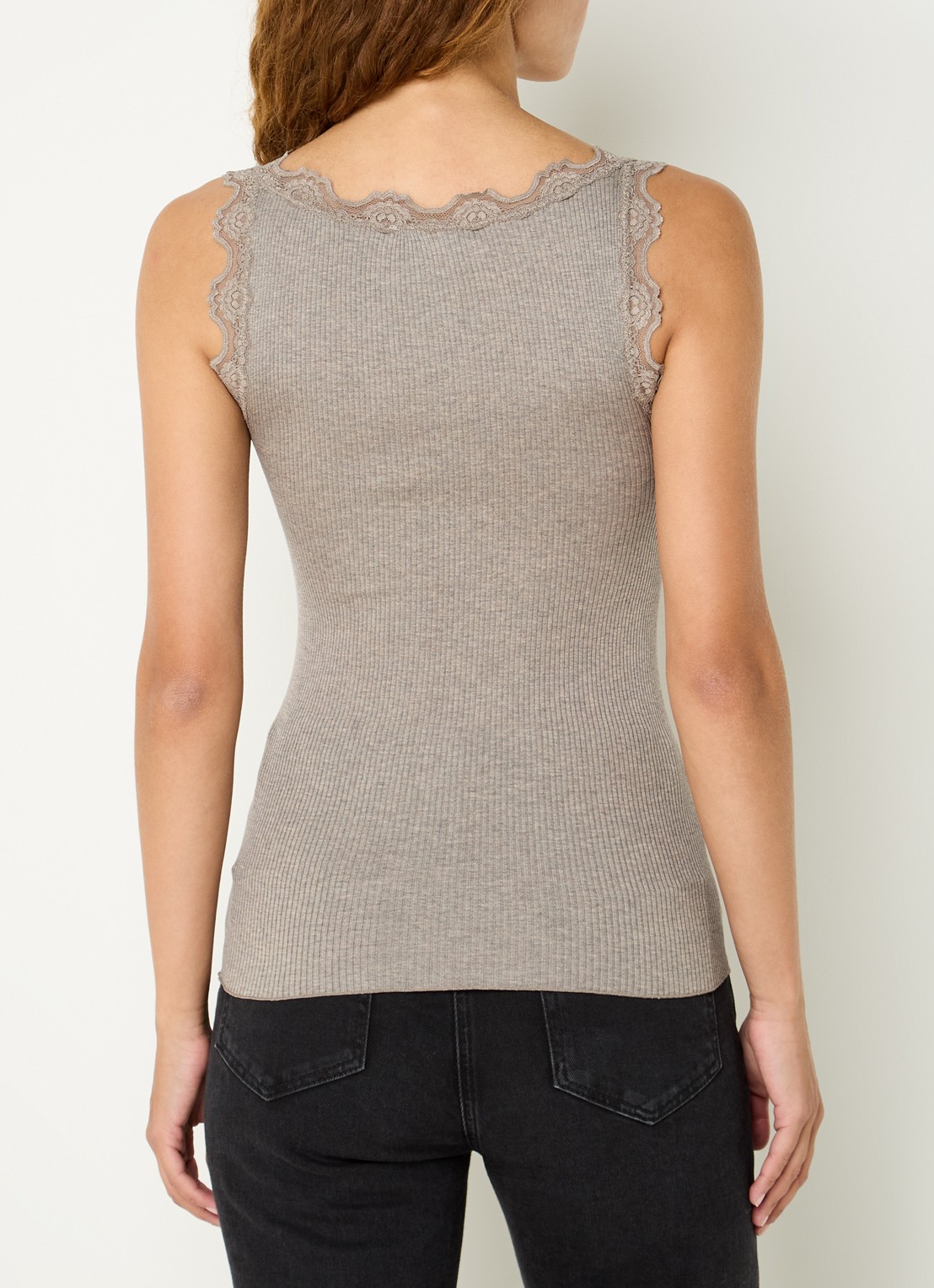 Rosemunde Babette tanktop in zijdeblend met kant - achterkant 3 zand
