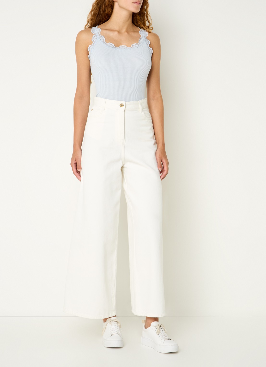 Rosemunde Babette tanktop in zijdeblend met kant - voorkant 5 lichtblauw