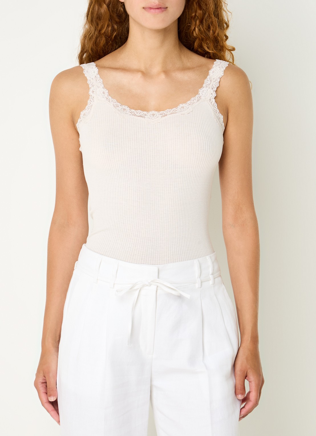 Rosemunde Babette tanktop in zijdeblend met kant - detail gebroken wit