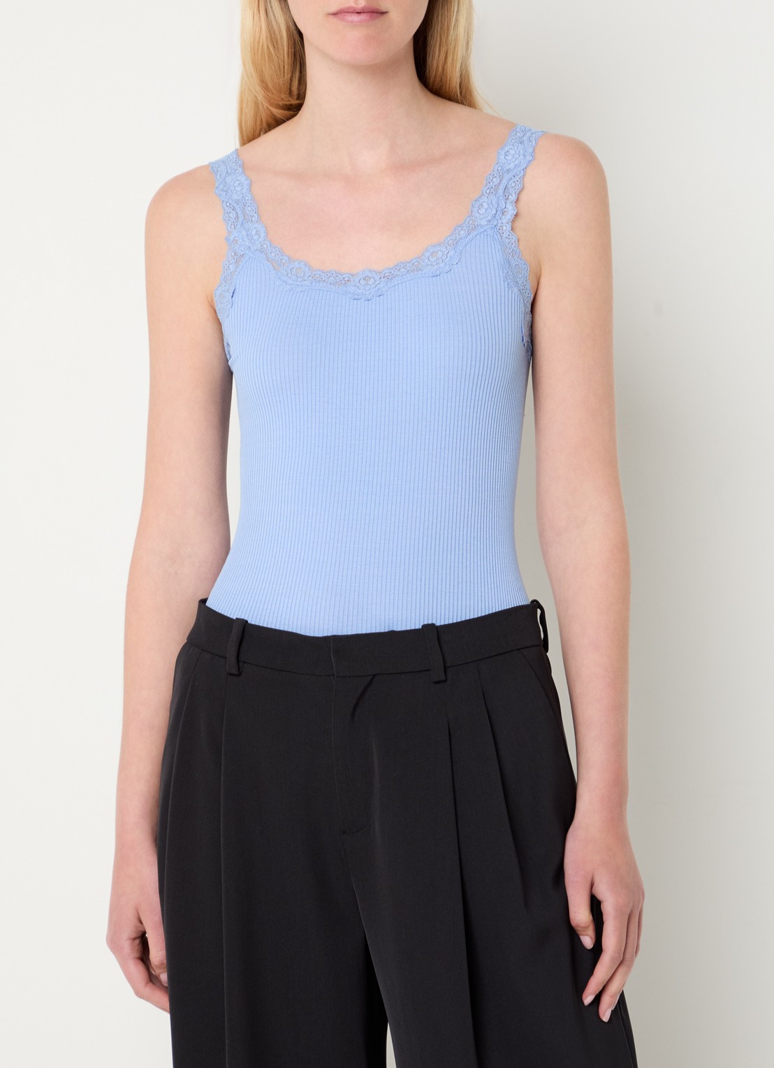 Rosemunde Babette tanktop in zijdeblend met kant - detail 2 blauwgrijs