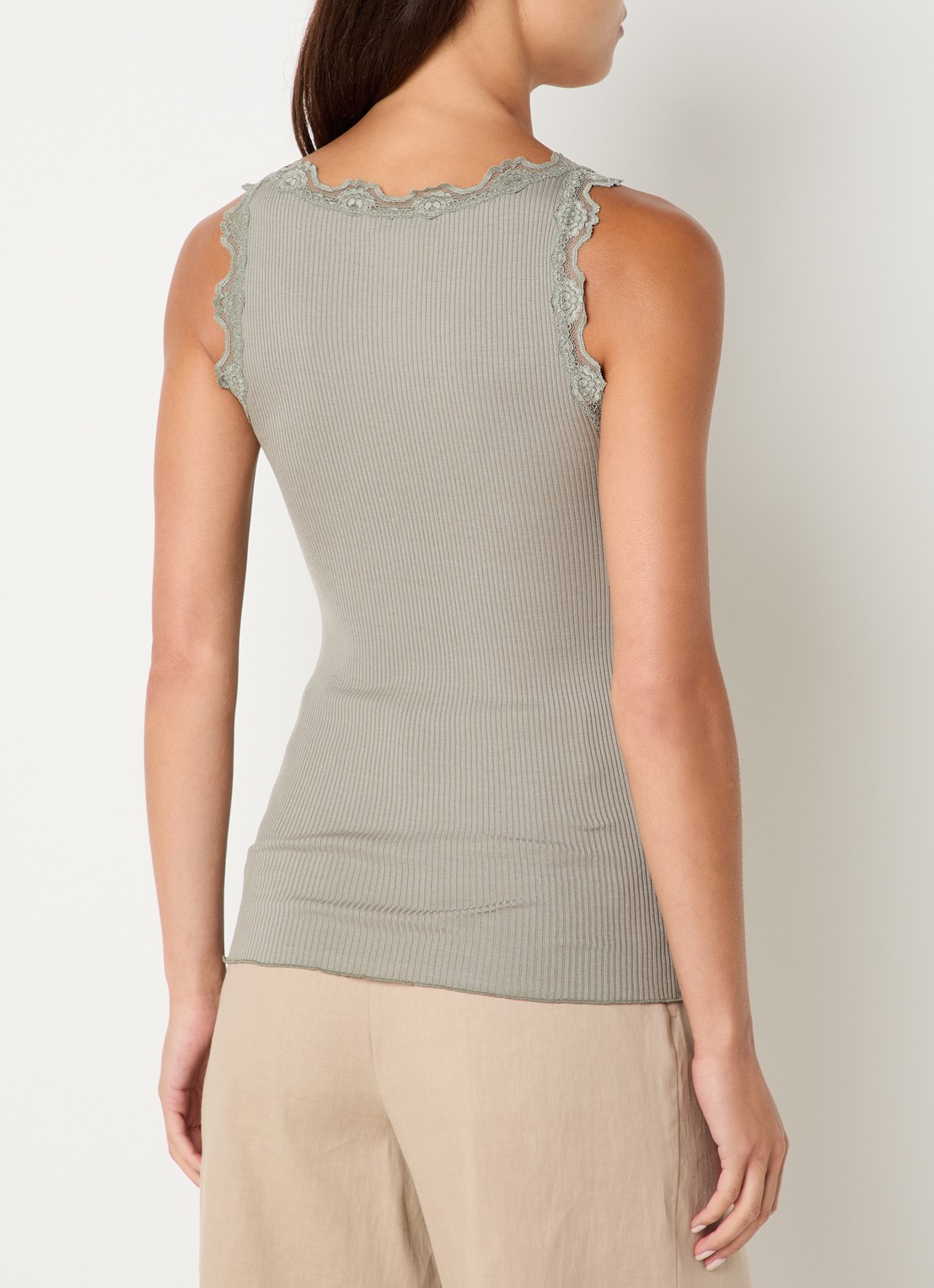 Rosemunde Babette tanktop in zijdeblend met kant - achterkant 3 khaki