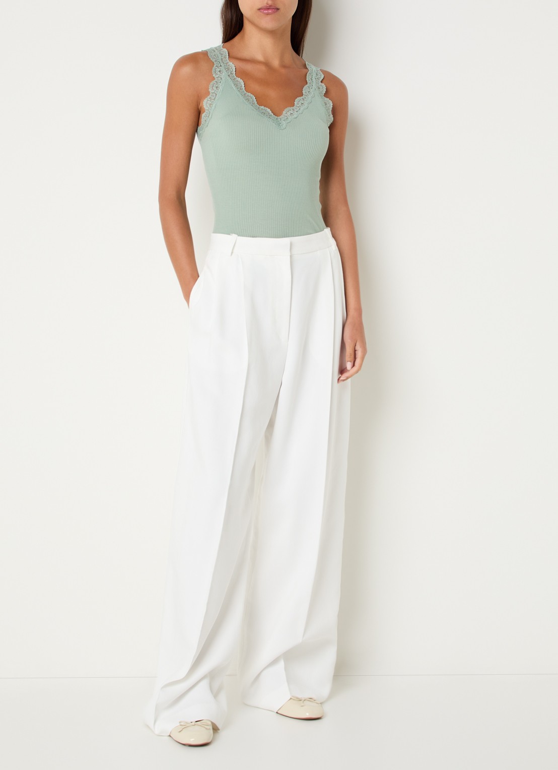 Rosemunde Balta tanktop met details van kant - voorkant 3 lindegroen