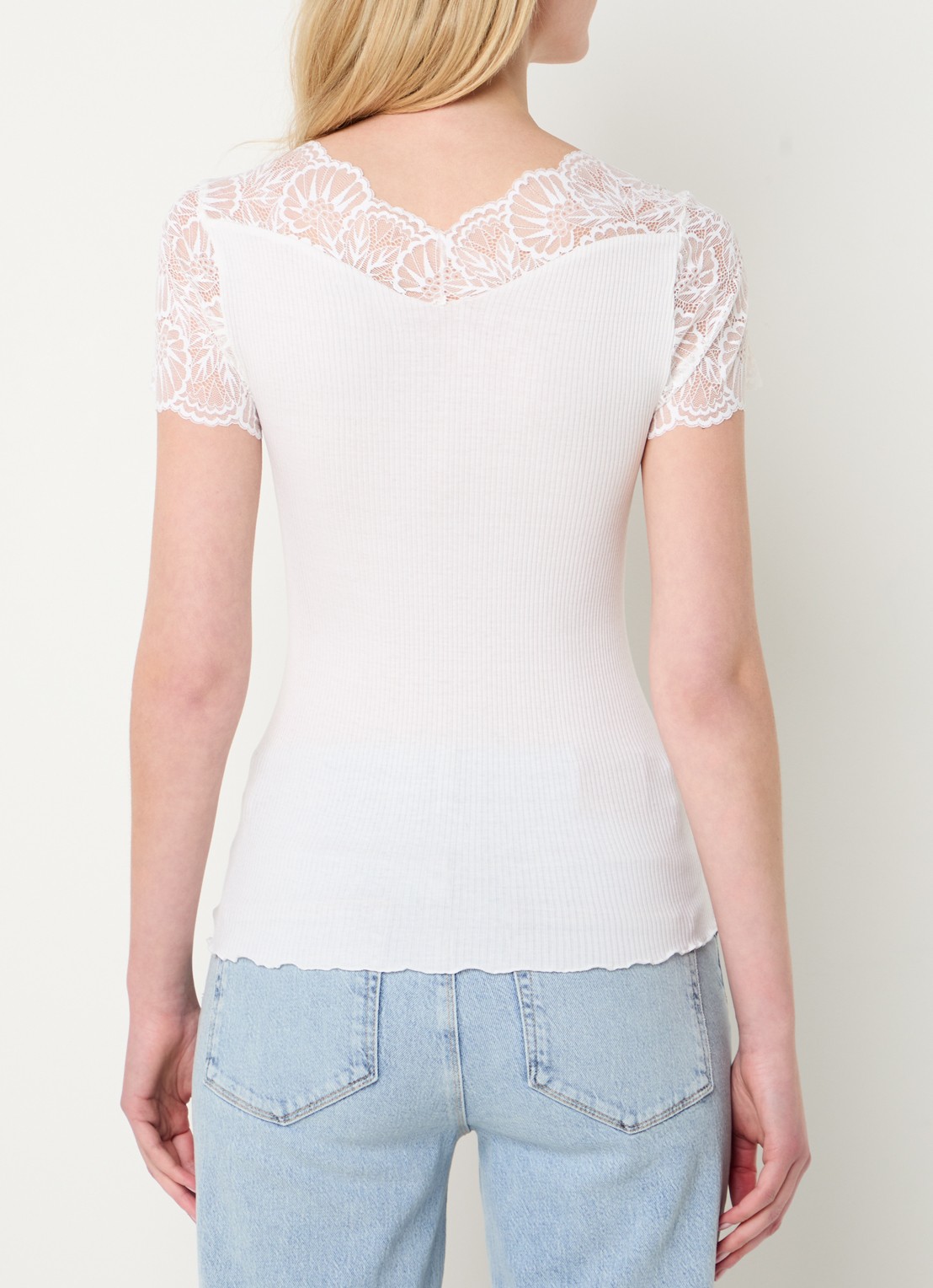 Rosemunde Beatha ribgebreide top in zijdeblend met details van kant - achterkant wit