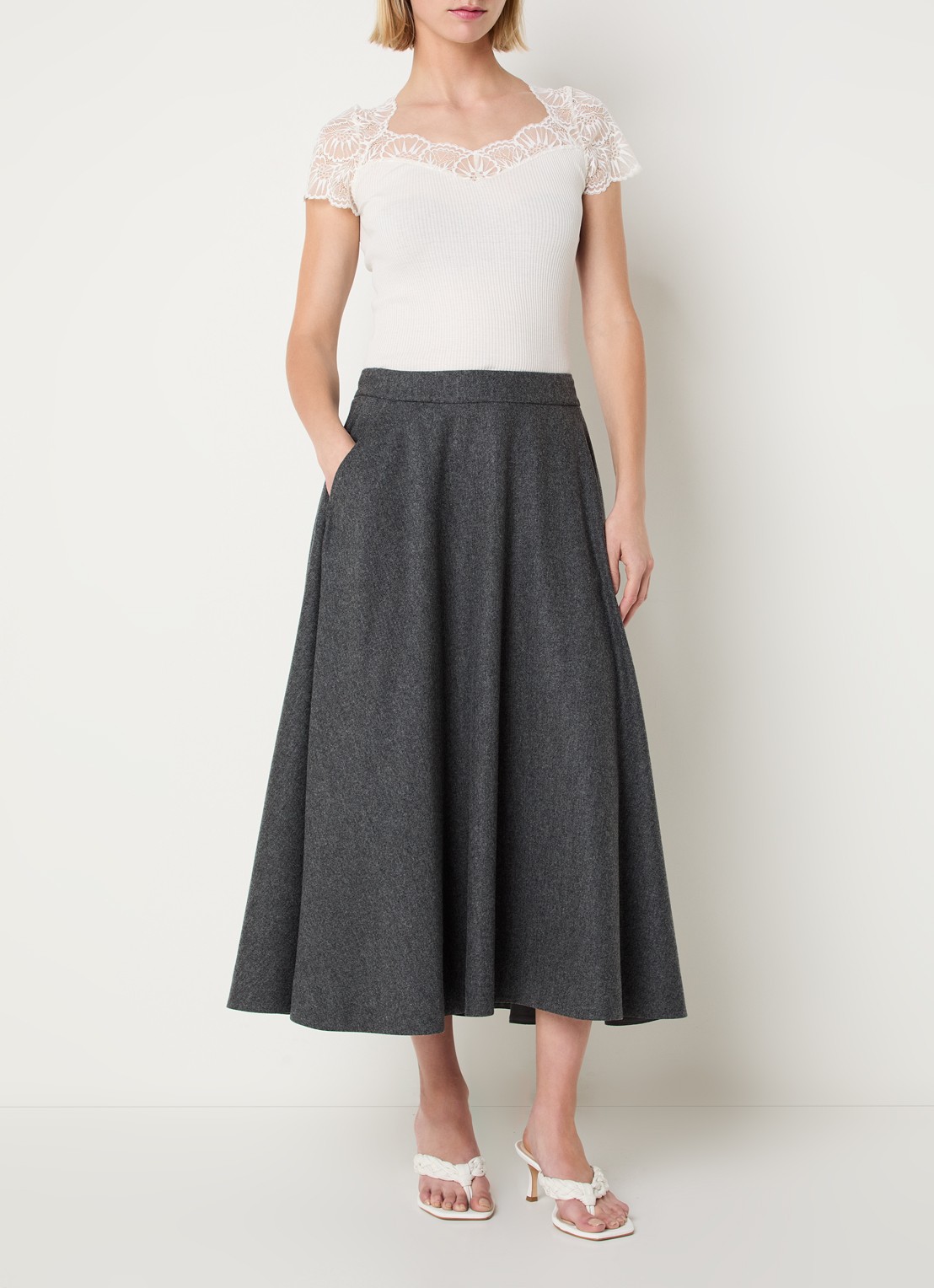 Rosemunde Beatha ribgebreide top in zijdeblend met details van kant - voorkant 4 gebroken wit
