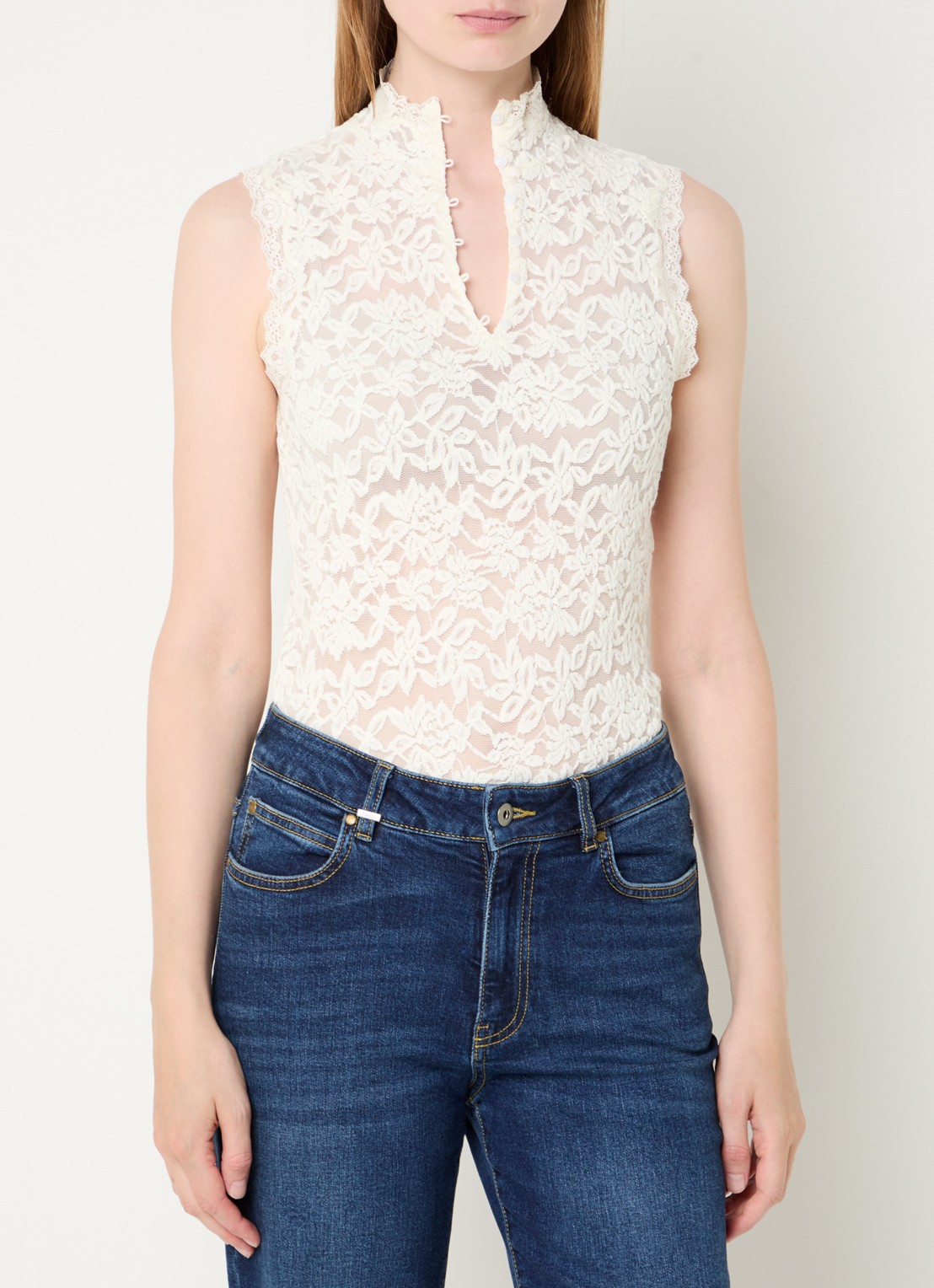 Rosemunde Delicia mouwloze top van kant - detail 2 gebroken wit