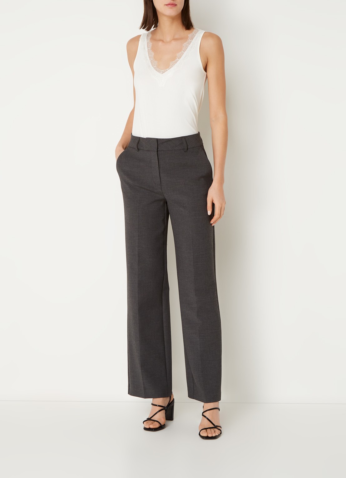 Rosemunde Tanktop met V-hals en kant - voorkant 4 gebroken wit