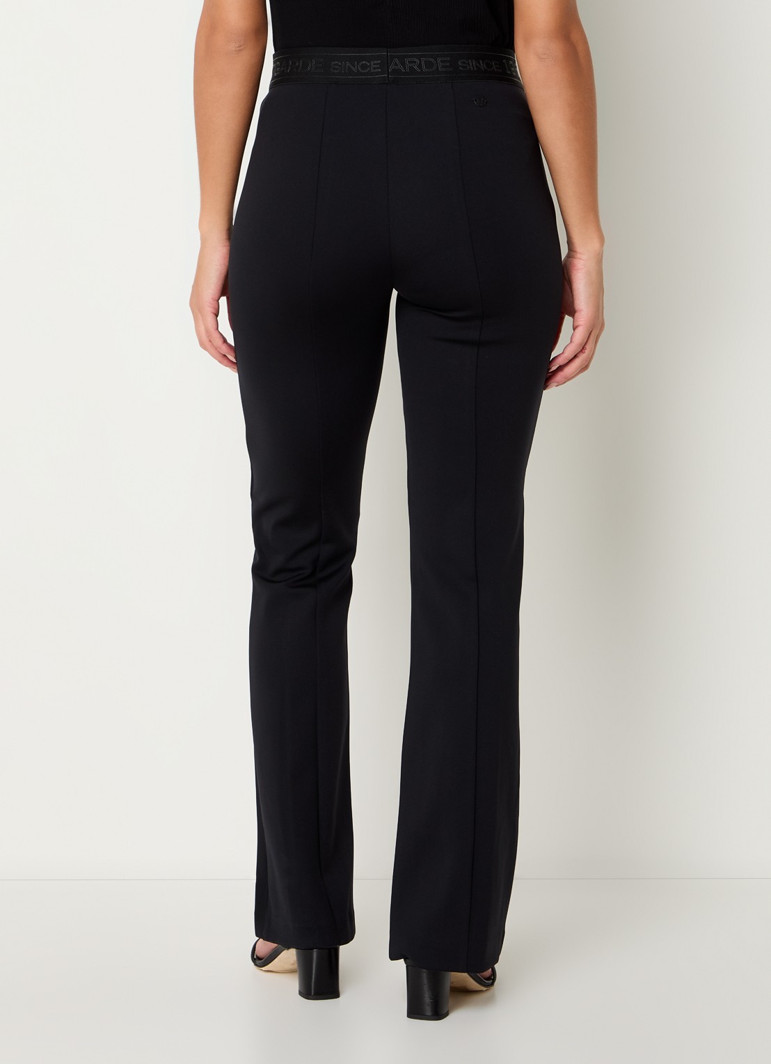 Rosner Studio Alisa high waist flared legging met logoband - achterkant zwart