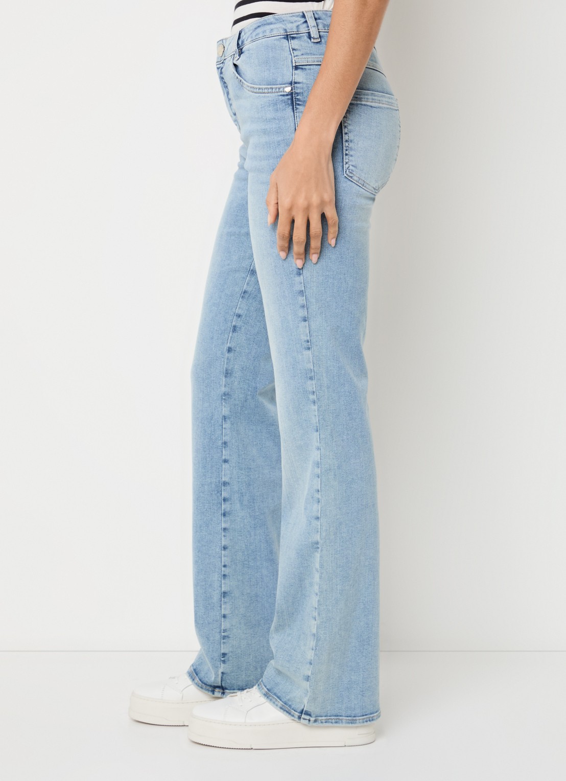 Rosner Studio Antonia mid waist bootcut jeans met lichte wassing - detail 2 indigo