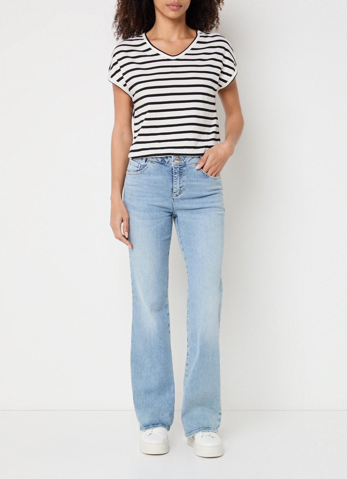 Rosner Studio Antonia mid waist bootcut jeans met lichte wassing - voorkant 5 indigo
