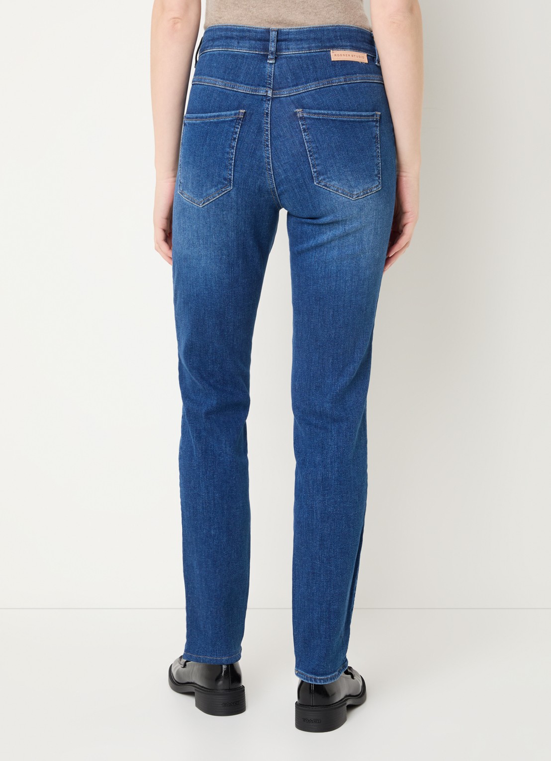 Rosner Studio Audrey high waist slim fit jeans met steekzakken - achterkant donkerblauw