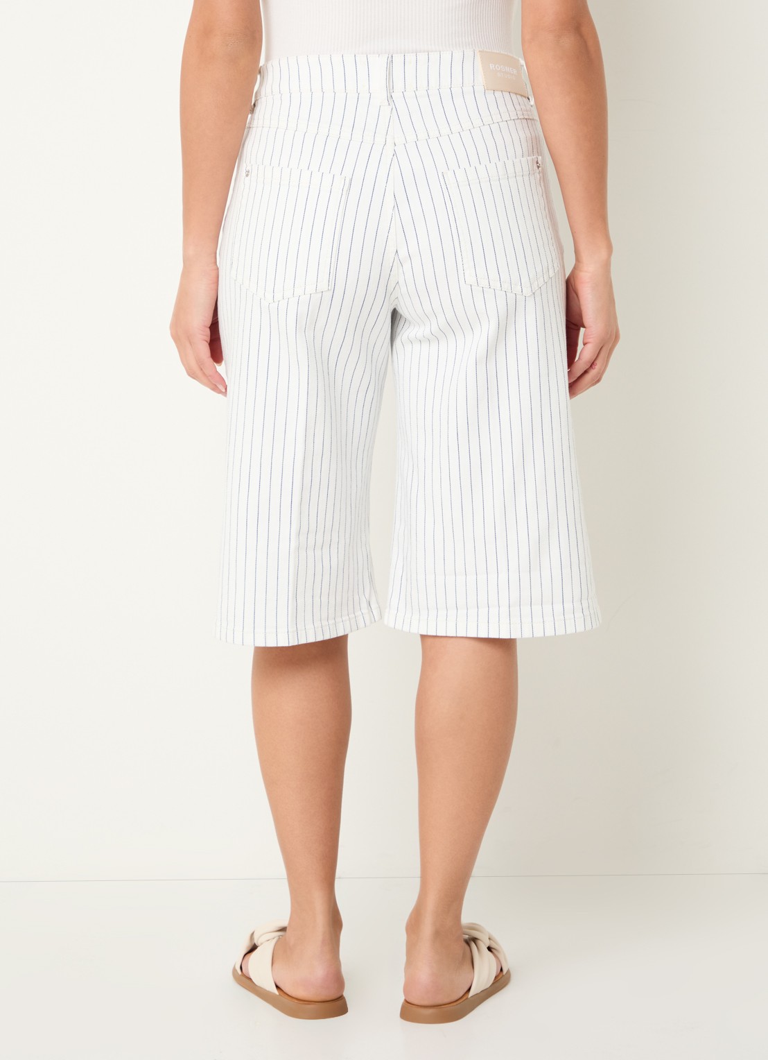 Rosner Studio High waist wide fit korte broek met streepprint - achterkant 3 wit