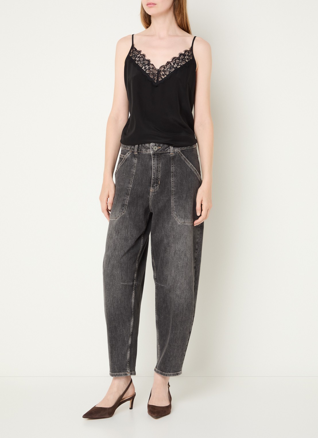 Rosner Studio Mara high waist cropped tapered jeans met medium wassing - voorkant 2 middengrijs