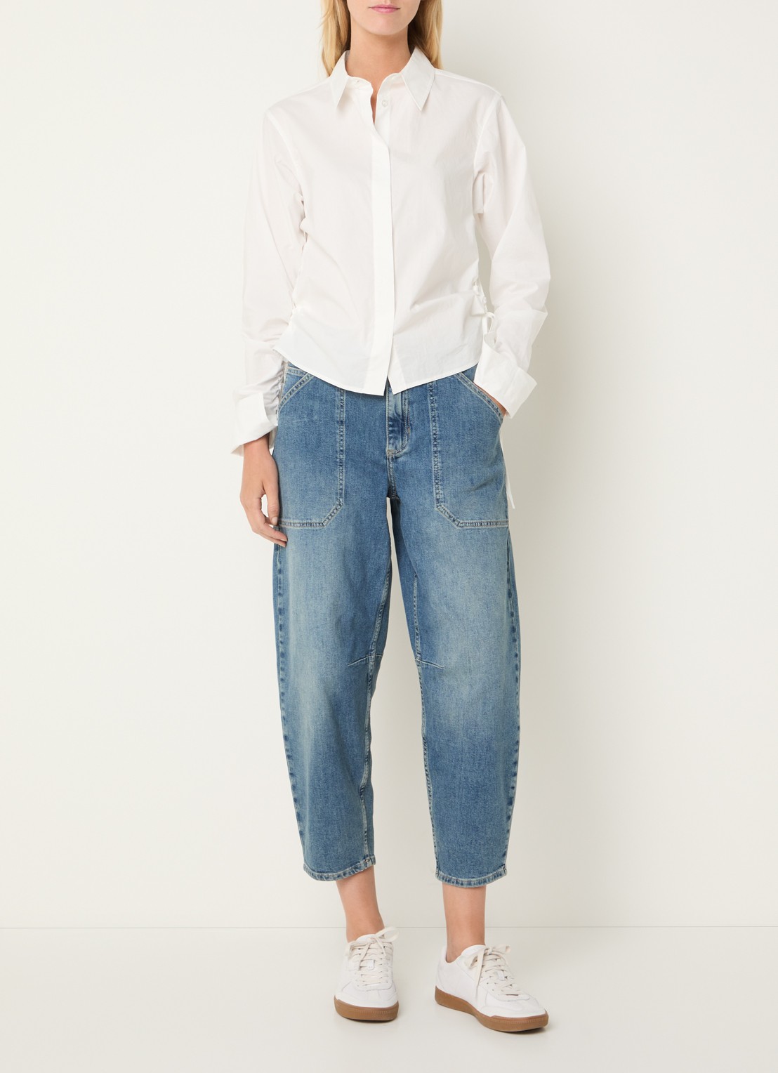 Rosner Studio Mara high waist cropped tapered jeans met medium wassing - voorkant 4 indigo