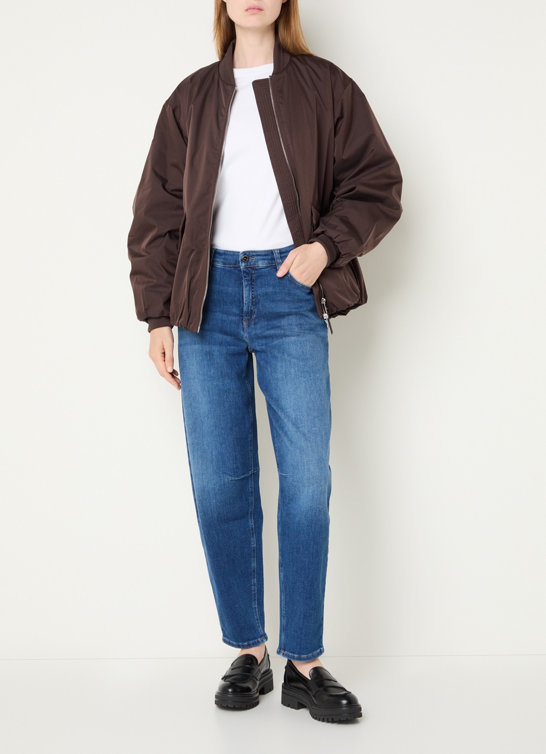 Rosner Studio Mara high waist tapered fit jeans met medium wassing - voorkant 4 indigo