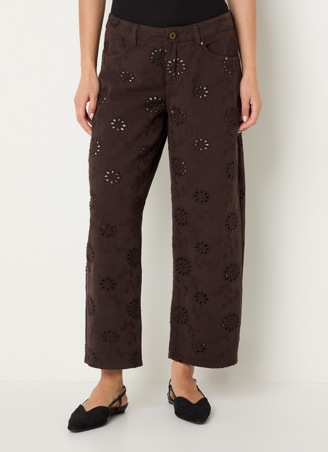 Rosner Studio Masha mid waist straight leg jeans met opengewerkt dessin  - detail 4 chocoladebruin
