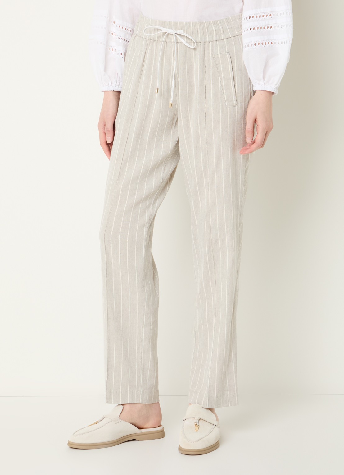 Rosner Studio May mid waist slim fit cropped chino in linnenblend - detail donkerbeige