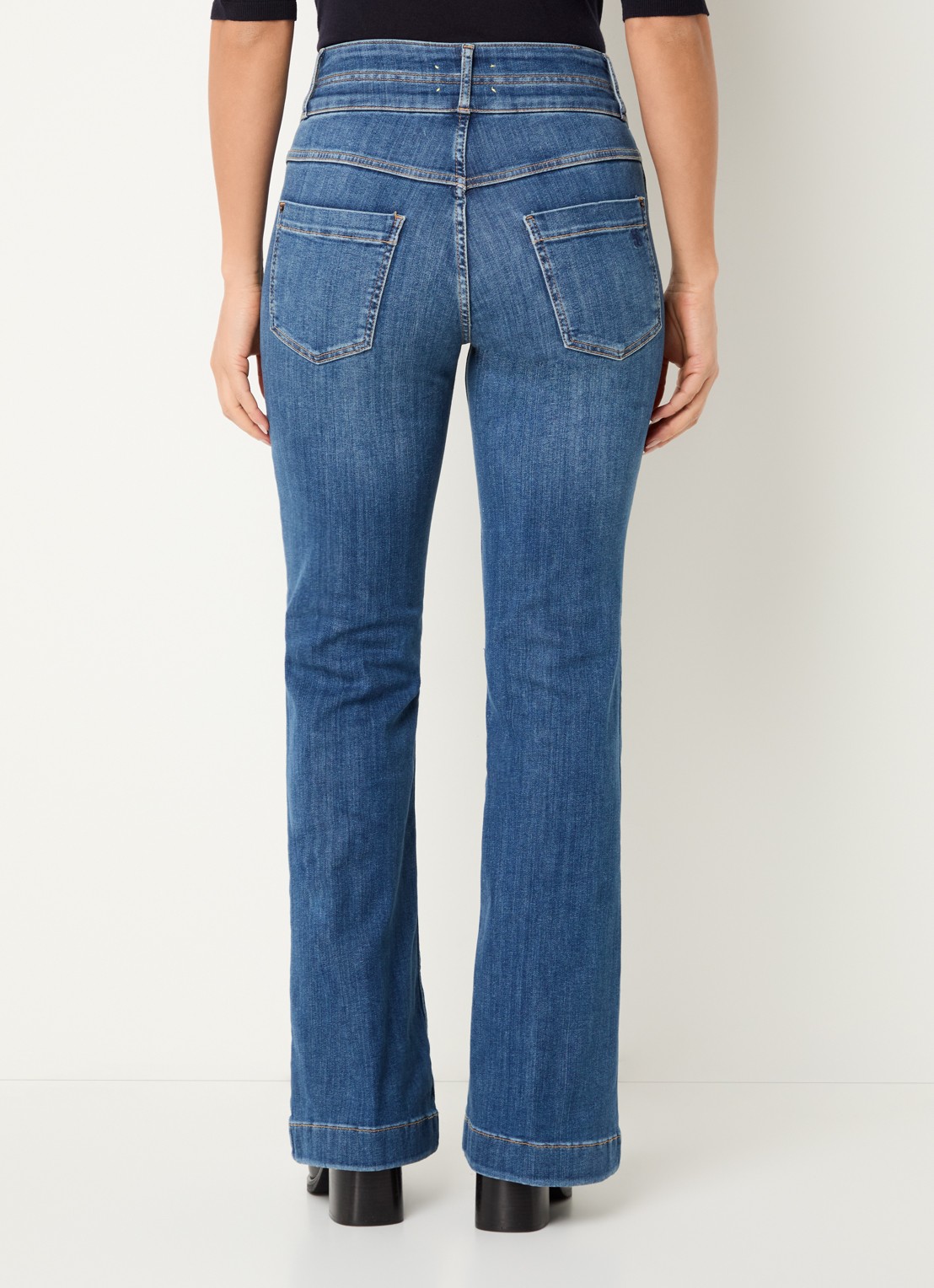 Rosner Studio Rosner high waist flared jeans met medium wassing - achterkant indigo