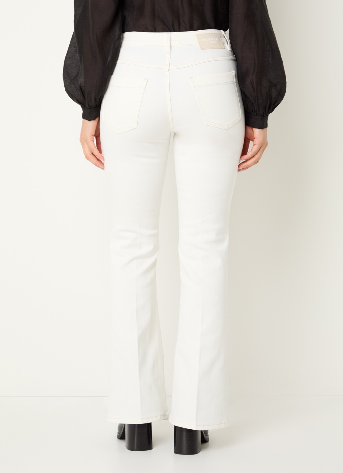 Rosner Studio Rosner mid waist flared jeans met lichte wassing - achterkant 3 wit