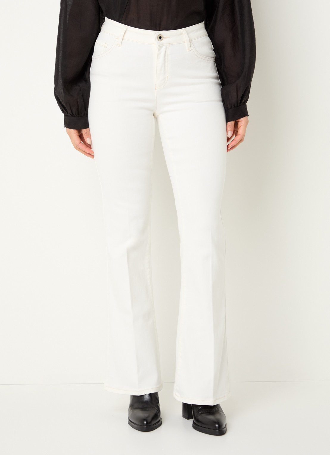 Rosner Studio Rosner mid waist flared jeans met lichte wassing - detail 4 wit
